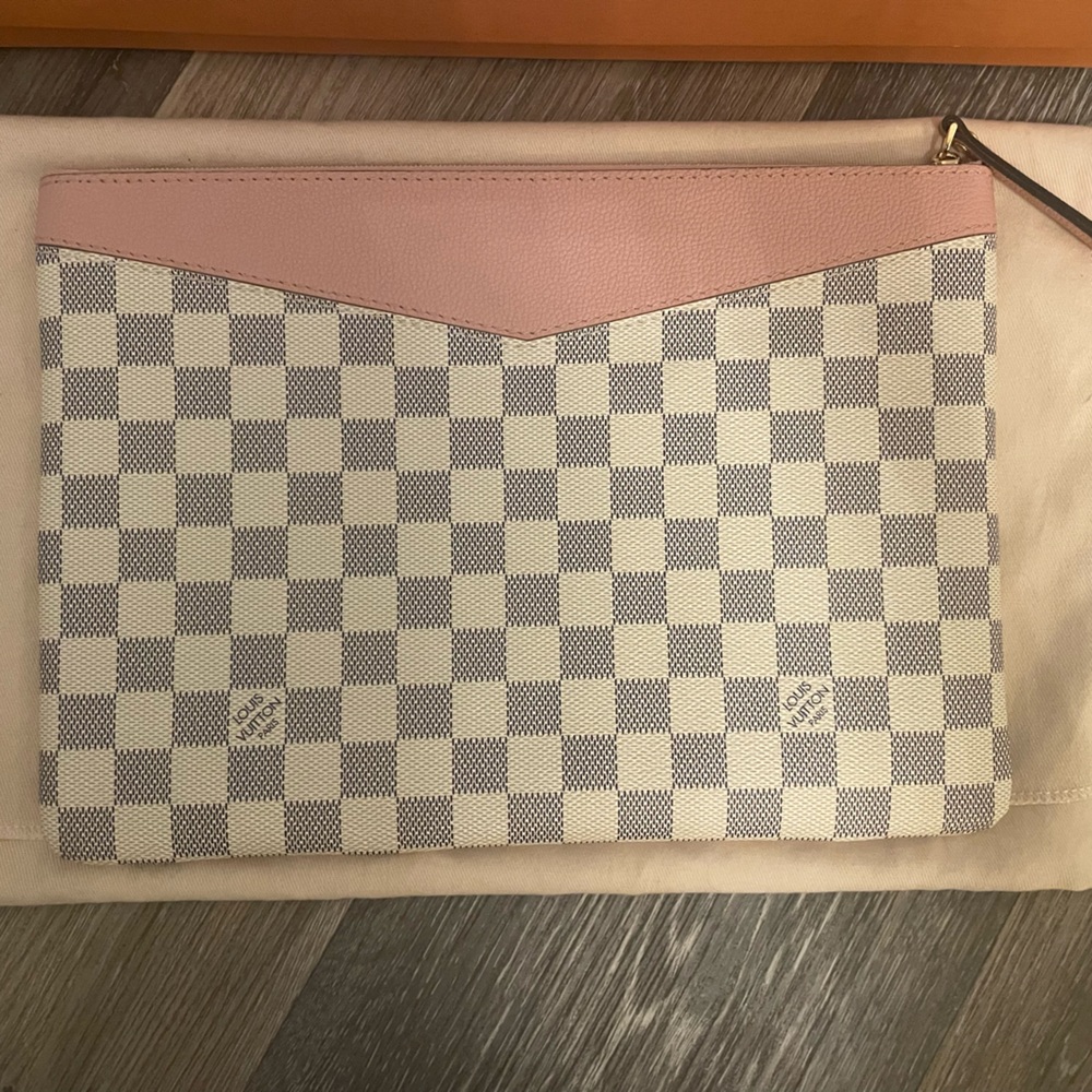 Louis Vuitton Daily Pouch - Picture 3 of 9